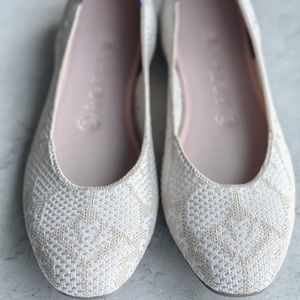 Limited Edition Rothy’s The Square Lily size 8.5